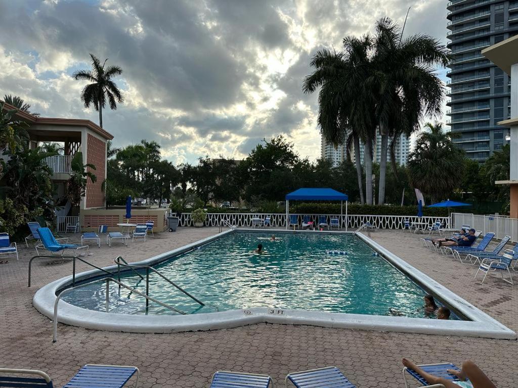 Moderno Departamento Estudio Miami Lägenhet Hallandale Beach Exteriör bild